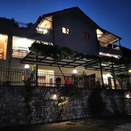 Nestor Apartment