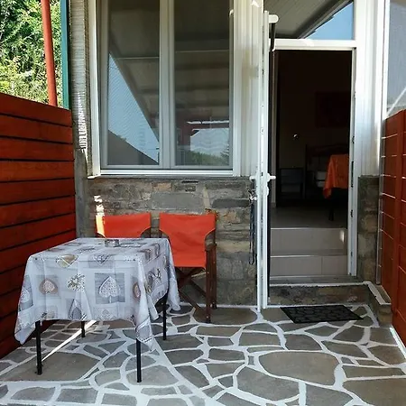 Nestor Apartment *